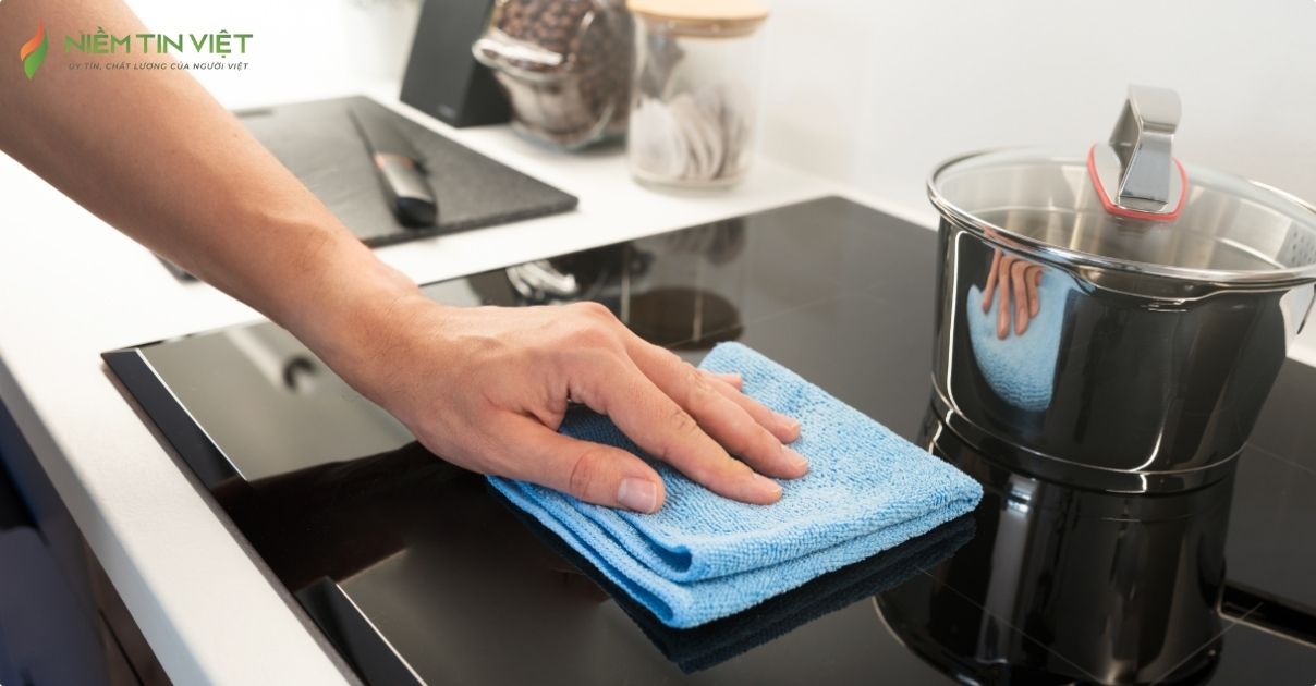 bếp từ bị nứt mặt kính có sao không