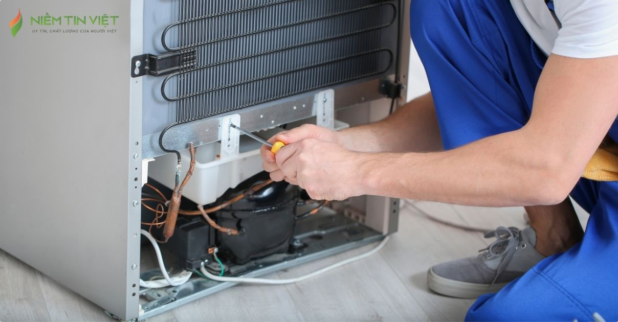 Tủ lạnh mini bị thủng ngăn đá