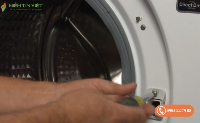 loi u4 may giat aqua 5 » Điện Lạnh Niềm Tin Việt 2025 Cửa máy giặt không đóng kín do công tắc cửa bị hỏng