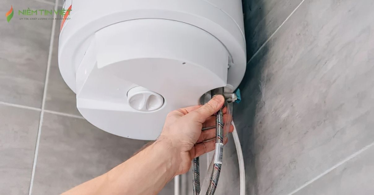 máy nước nóng bị chảy nước